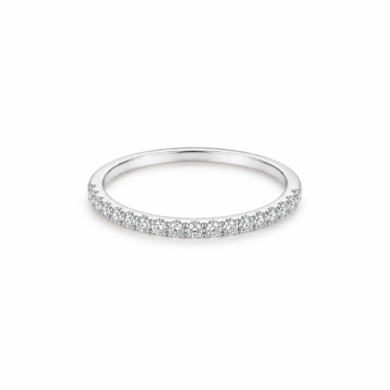 Meia Aliança Ouro Branco 18K com Zircônias